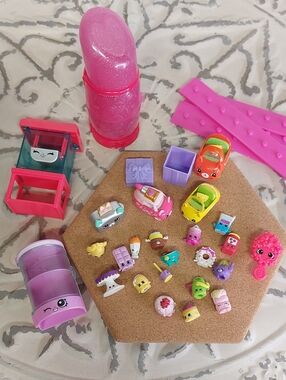 Shopkins Bundle With Two Diecast Cutie Cars